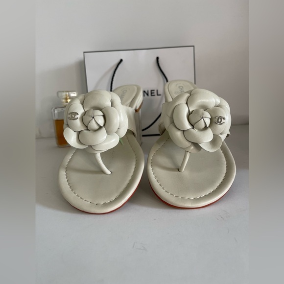 Interlocking CC Logo Leather Slides size 39 - Picture 3 of 14